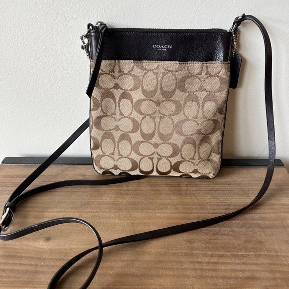 Authentic Coach Cross Body - Picture 3 of 3